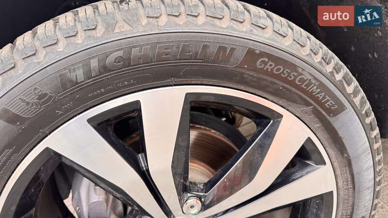 Внедорожник / Кроссовер Volkswagen Touareg 2016 в Киеве