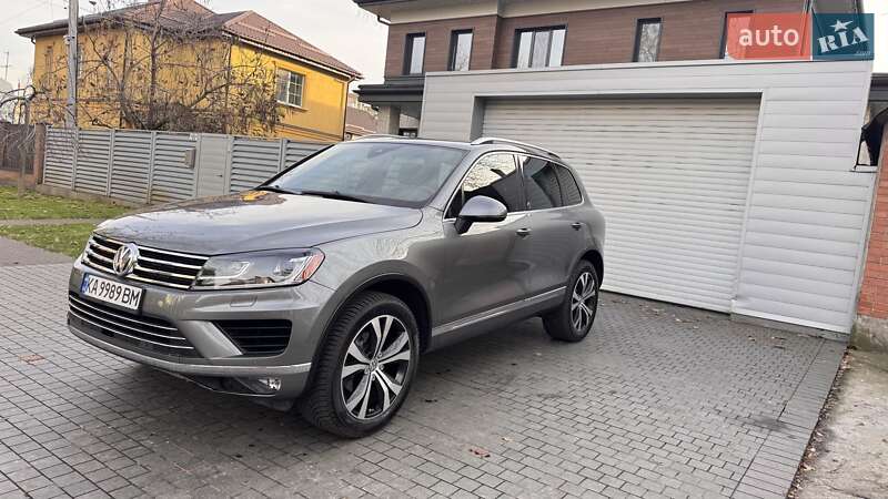 Внедорожник / Кроссовер Volkswagen Touareg 2016 в Киеве