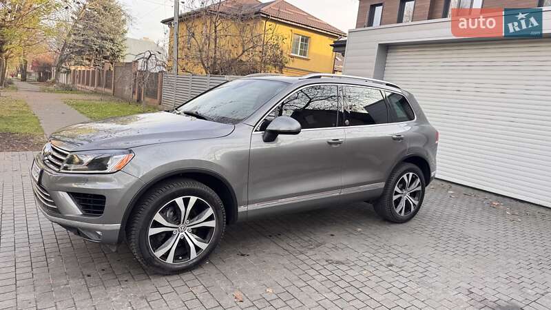 Внедорожник / Кроссовер Volkswagen Touareg 2016 в Киеве