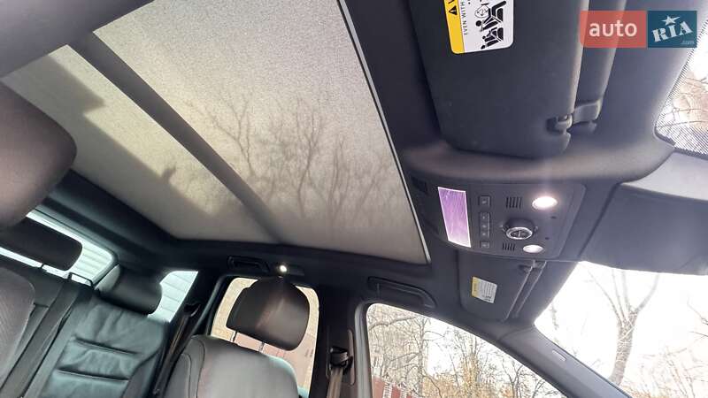 Внедорожник / Кроссовер Volkswagen Touareg 2016 в Киеве