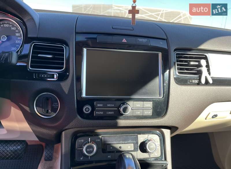 Внедорожник / Кроссовер Volkswagen Touareg 2013 в Львове