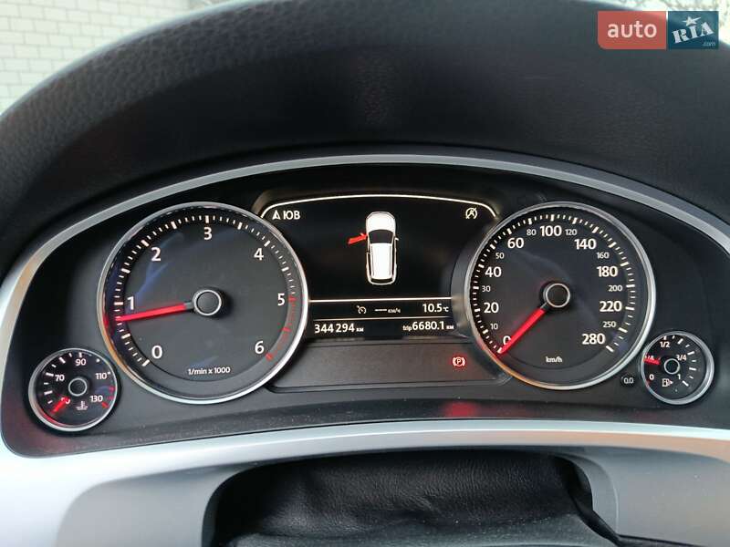 Внедорожник / Кроссовер Volkswagen Touareg 2013 в Жмеринке