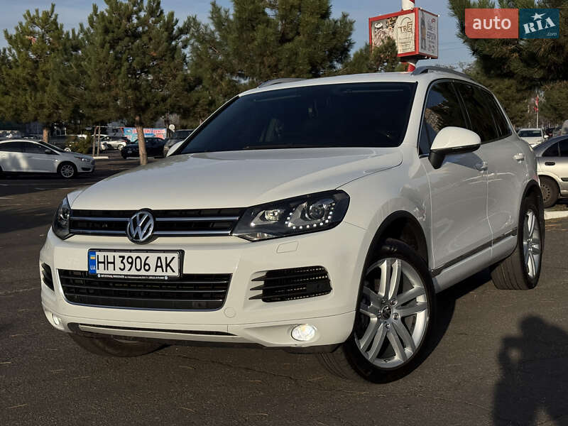 Позашляховик / Кросовер Volkswagen Touareg 2013 в Одесі