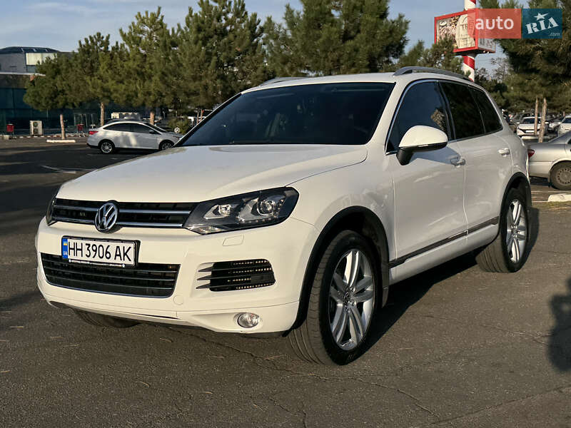 Позашляховик / Кросовер Volkswagen Touareg 2013 в Одесі