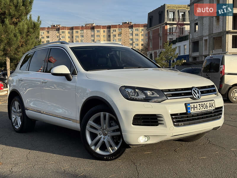 Позашляховик / Кросовер Volkswagen Touareg 2013 в Одесі