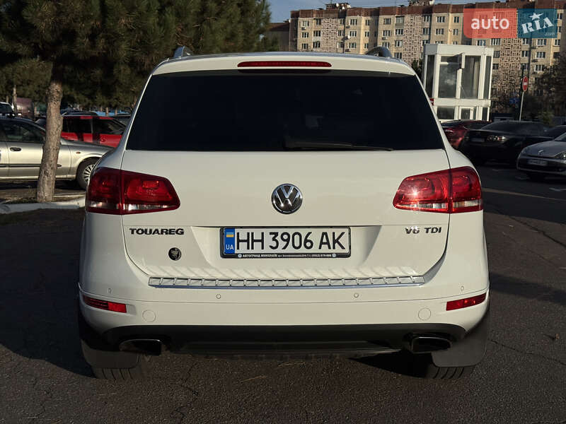 Позашляховик / Кросовер Volkswagen Touareg 2013 в Одесі