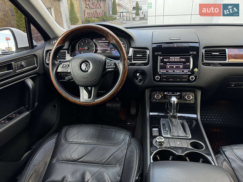 Позашляховик / Кросовер Volkswagen Touareg 2013 в Одесі