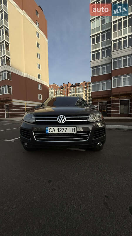 Позашляховик / Кросовер Volkswagen Touareg 2012 в Умані