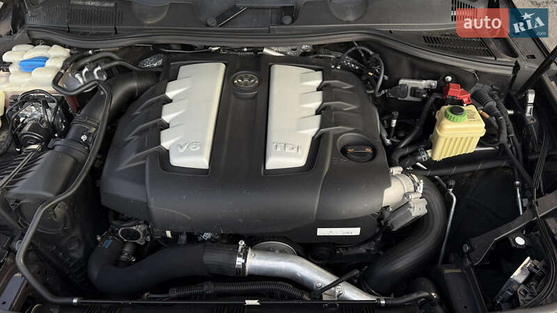 Позашляховик / Кросовер Volkswagen Touareg 2012 в Умані