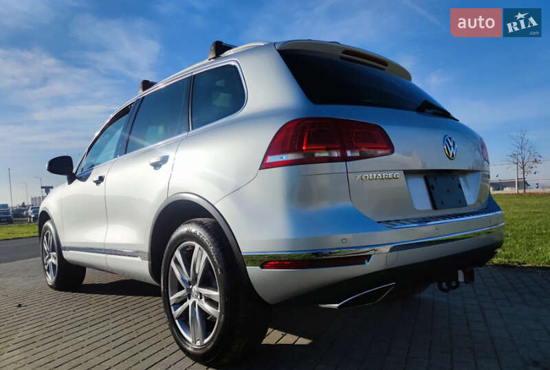 Внедорожник / Кроссовер Volkswagen Touareg 2012 в Ровно