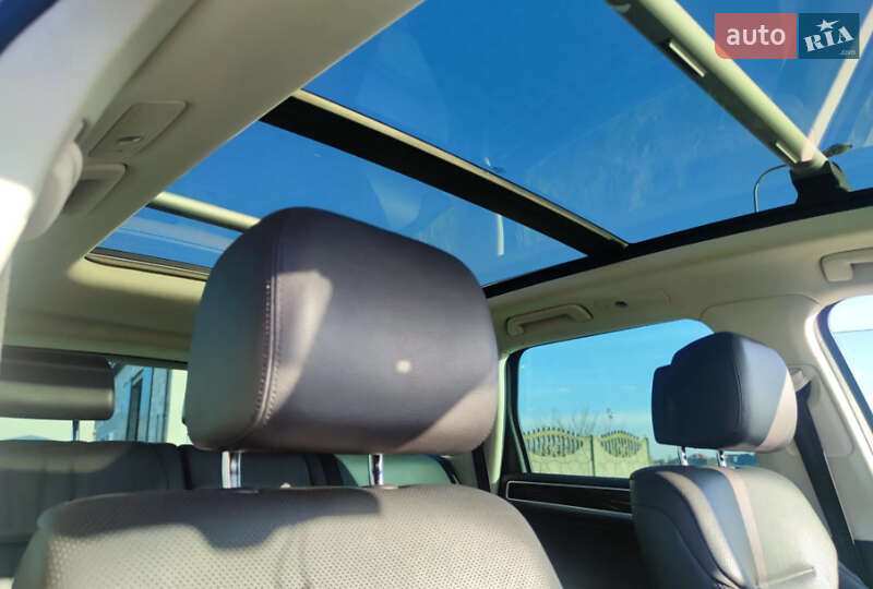 Внедорожник / Кроссовер Volkswagen Touareg 2012 в Ровно