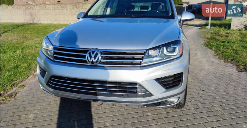 Внедорожник / Кроссовер Volkswagen Touareg 2012 в Ровно