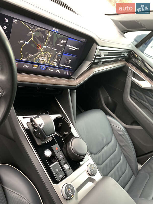 Позашляховик / Кросовер Volkswagen Touareg 2021 в Івано-Франківську