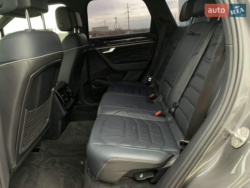 Позашляховик / Кросовер Volkswagen Touareg 2021 в Івано-Франківську