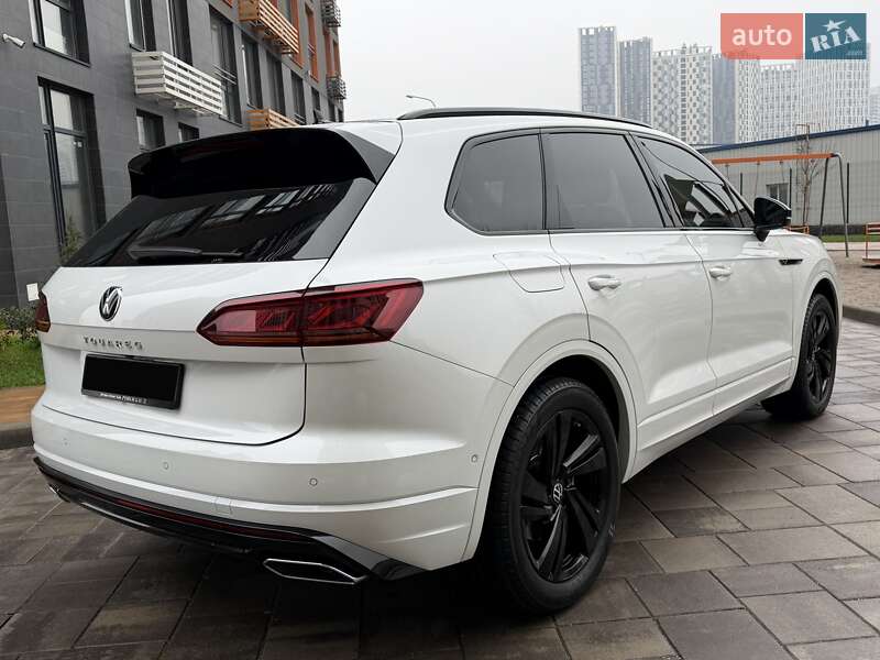 Позашляховик / Кросовер Volkswagen Touareg 2022 в Києві