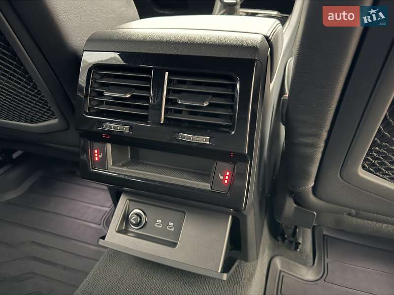 Позашляховик / Кросовер Volkswagen Touareg 2022 в Києві