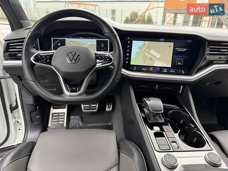 Позашляховик / Кросовер Volkswagen Touareg 2022 в Києві