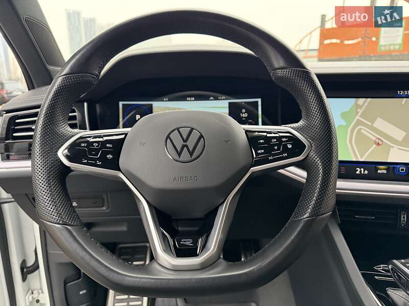 Позашляховик / Кросовер Volkswagen Touareg 2022 в Києві
