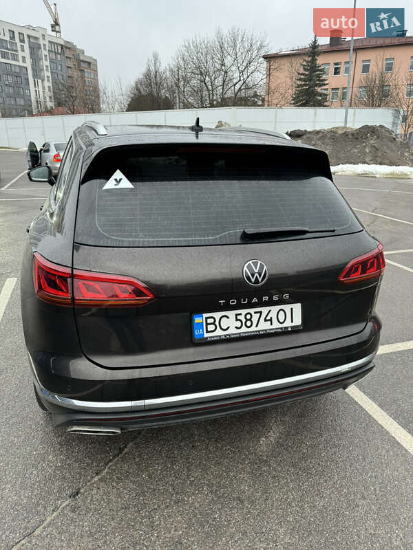 Позашляховик / Кросовер Volkswagen Touareg 2021 в Львові