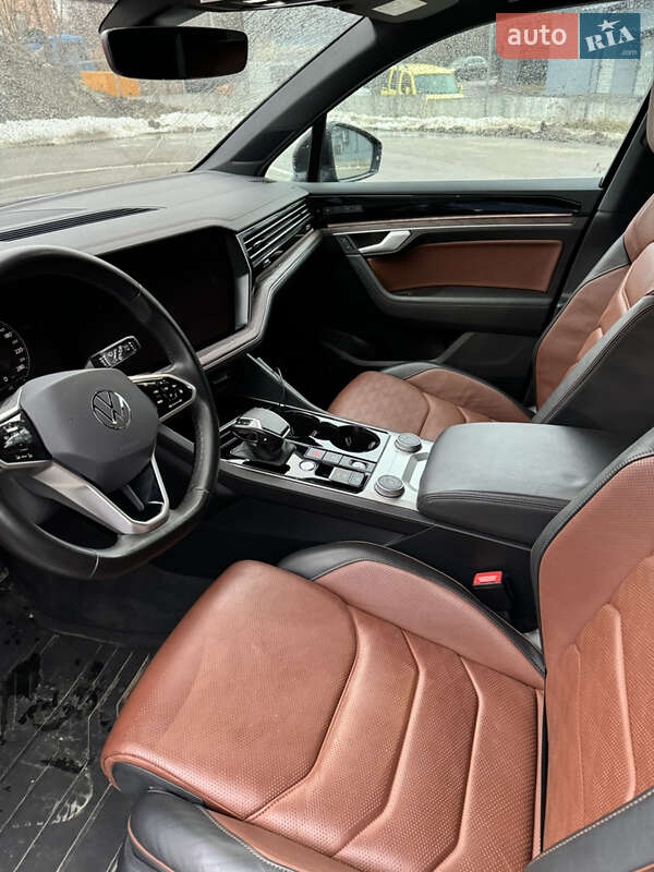 Позашляховик / Кросовер Volkswagen Touareg 2021 в Львові