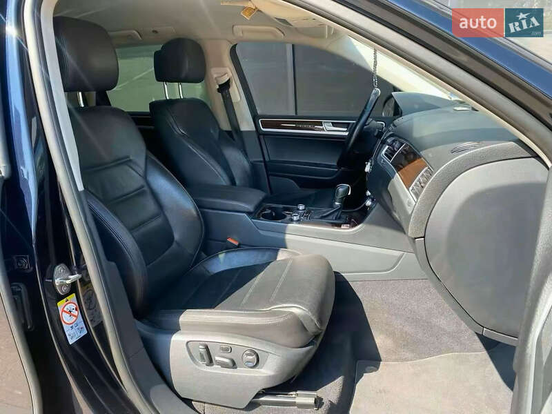 Позашляховик / Кросовер Volkswagen Touareg 2018 в Києві фото 27 Позашляховик / Кросовер Volkswagen Touareg 2018 в Києві