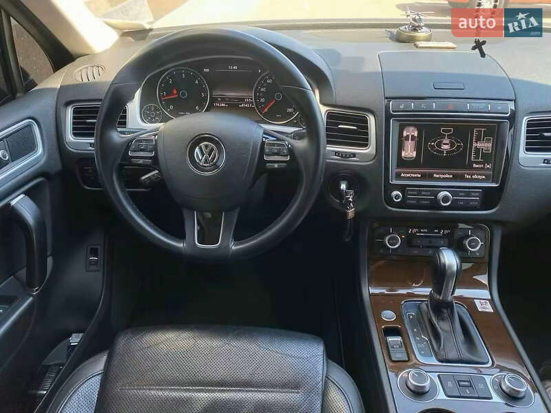 Позашляховик / Кросовер Volkswagen Touareg 2018 в Києві фото 24 Позашляховик / Кросовер Volkswagen Touareg 2018 в Києві