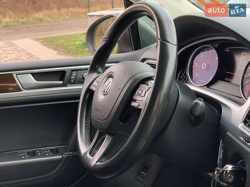 Позашляховик / Кросовер Volkswagen Touareg 2014 в Бердичеві