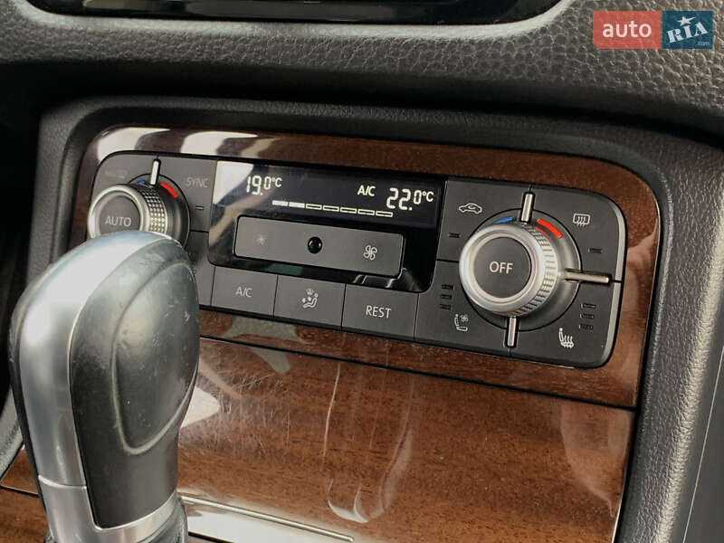 Позашляховик / Кросовер Volkswagen Touareg 2014 в Бердичеві