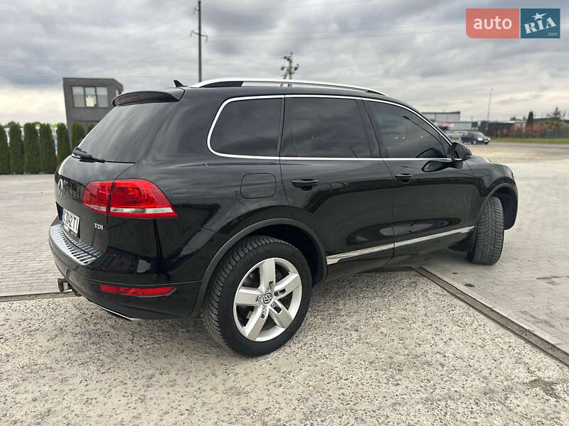 Внедорожник / Кроссовер Volkswagen Touareg 2012 в Львове