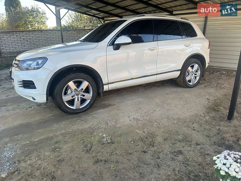 Внедорожник / Кроссовер Volkswagen Touareg 2011 в Виннице