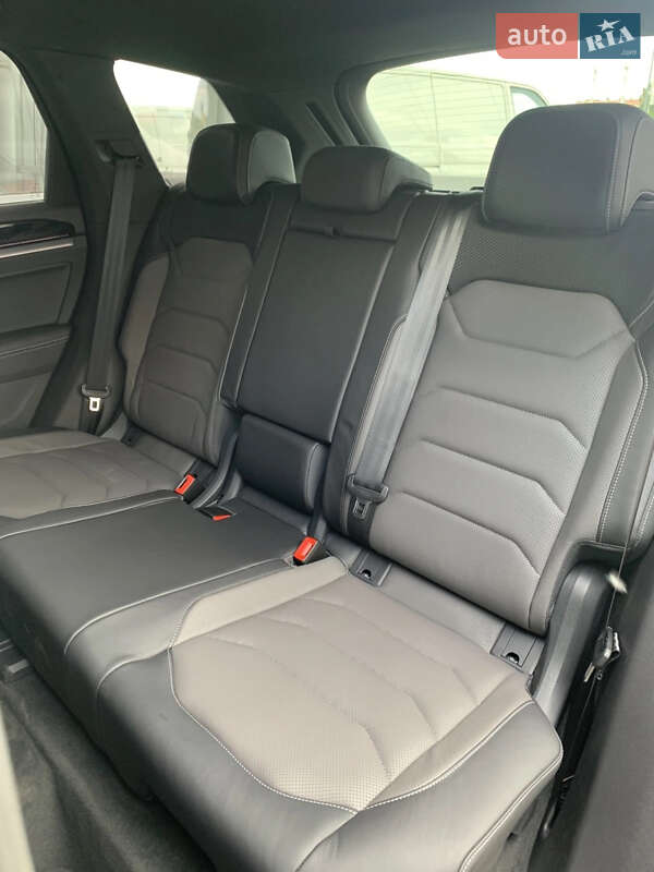 Позашляховик / Кросовер Volkswagen Touareg 2024 в Львові