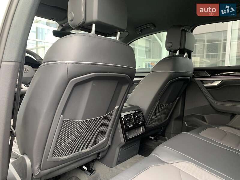 Позашляховик / Кросовер Volkswagen Touareg 2024 в Львові