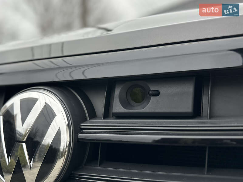 Позашляховик / Кросовер Volkswagen Touareg 2019 в Луцьку