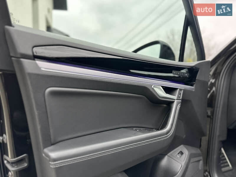 Позашляховик / Кросовер Volkswagen Touareg 2019 в Луцьку