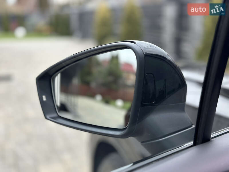 Позашляховик / Кросовер Volkswagen Touareg 2019 в Луцьку