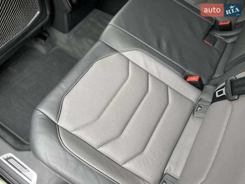 Позашляховик / Кросовер Volkswagen Touareg 2019 в Луцьку