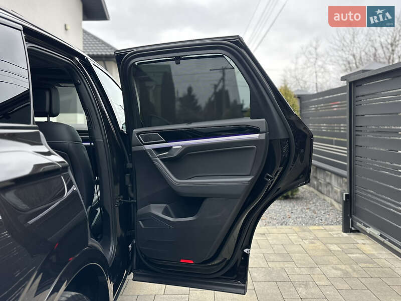 Позашляховик / Кросовер Volkswagen Touareg 2019 в Луцьку