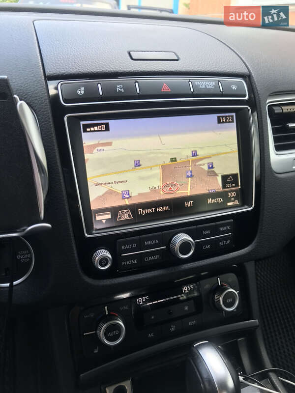 Внедорожник / Кроссовер Volkswagen Touareg 2016 в Киеве