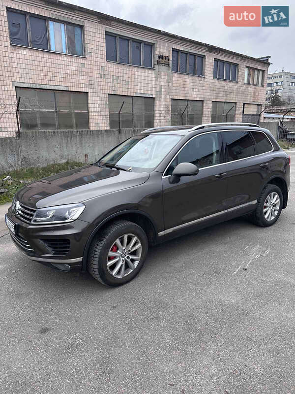Внедорожник / Кроссовер Volkswagen Touareg 2016 в Киеве