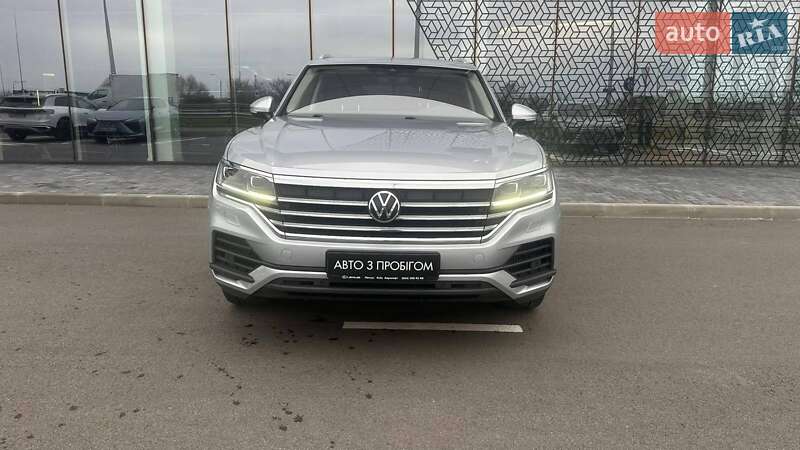 Позашляховик / Кросовер Volkswagen Touareg 2020 в Києві