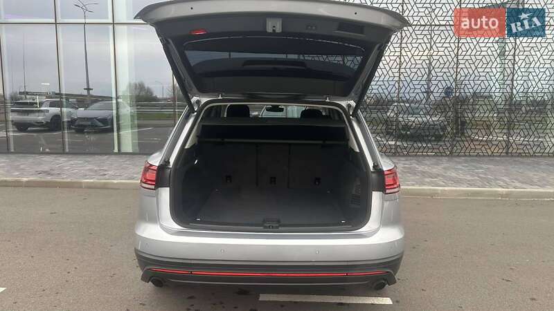 Позашляховик / Кросовер Volkswagen Touareg 2020 в Києві