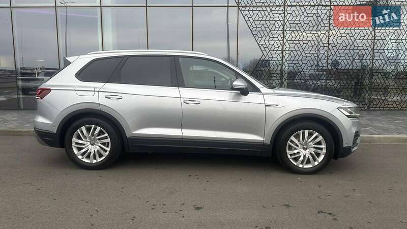 Позашляховик / Кросовер Volkswagen Touareg 2020 в Києві