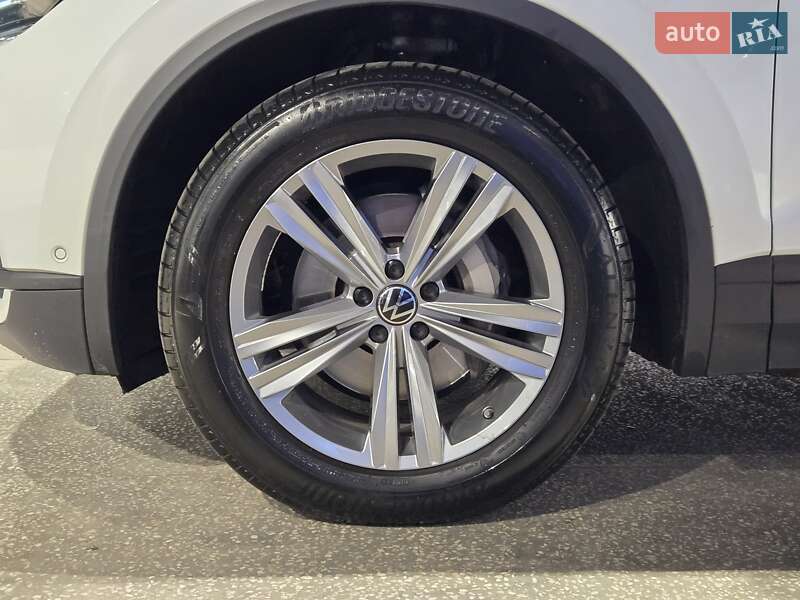 Позашляховик / Кросовер Volkswagen Touareg 2021 в Одесі