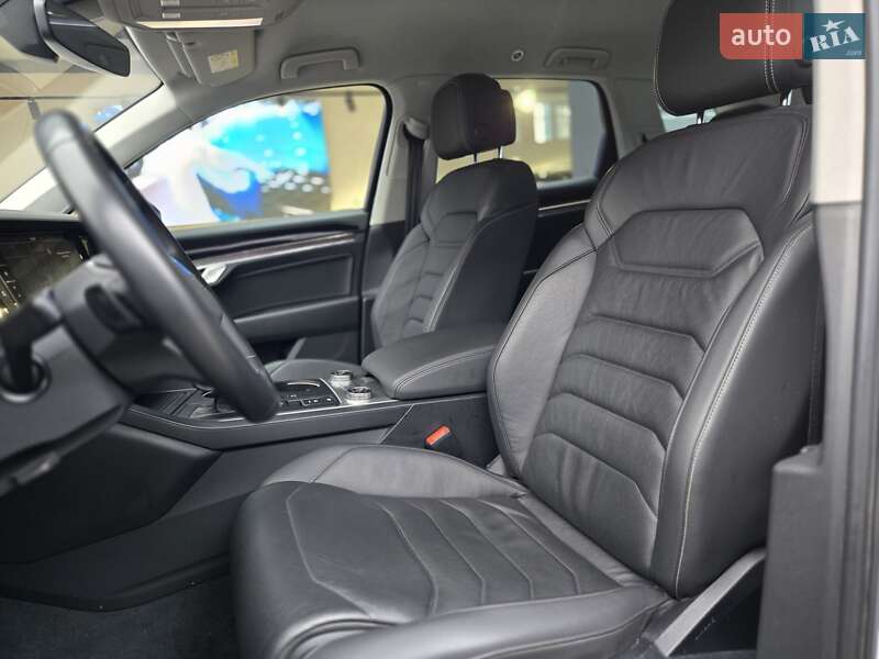 Позашляховик / Кросовер Volkswagen Touareg 2021 в Одесі