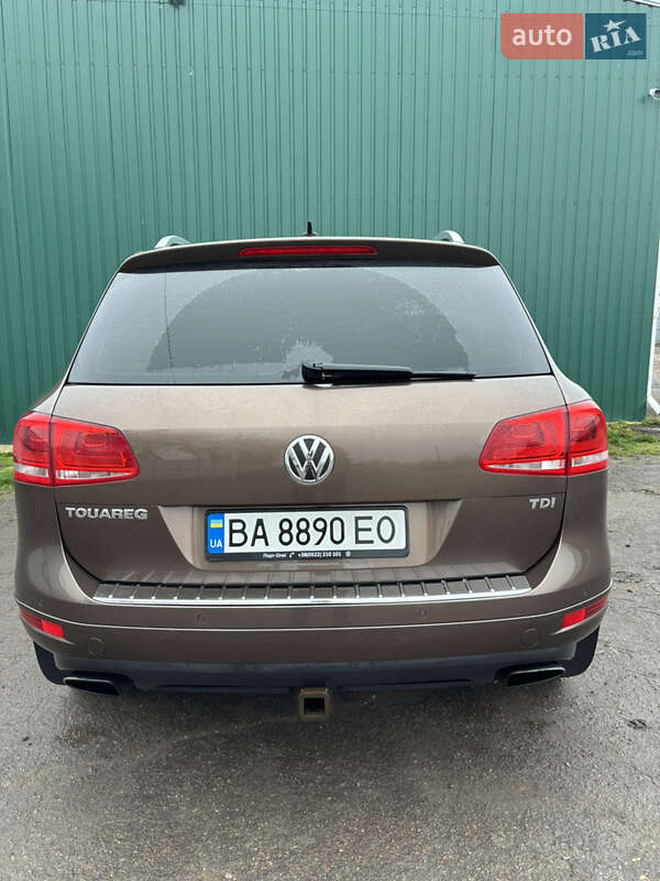 Позашляховик / Кросовер Volkswagen Touareg 2011 в Долинській
