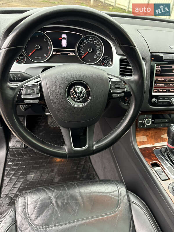 Позашляховик / Кросовер Volkswagen Touareg 2011 в Долинській