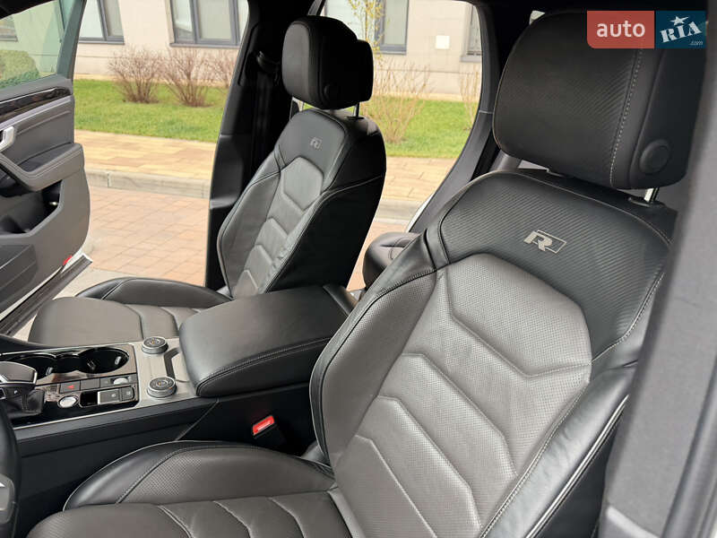 Внедорожник / Кроссовер Volkswagen Touareg 2018 в Киеве