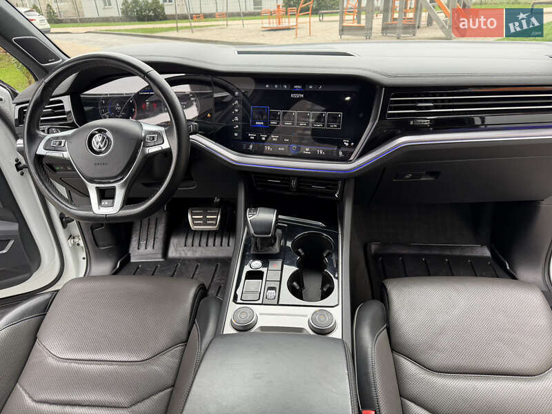 Внедорожник / Кроссовер Volkswagen Touareg 2018 в Киеве