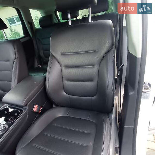 Позашляховик / Кросовер Volkswagen Touareg 2014 в Києві