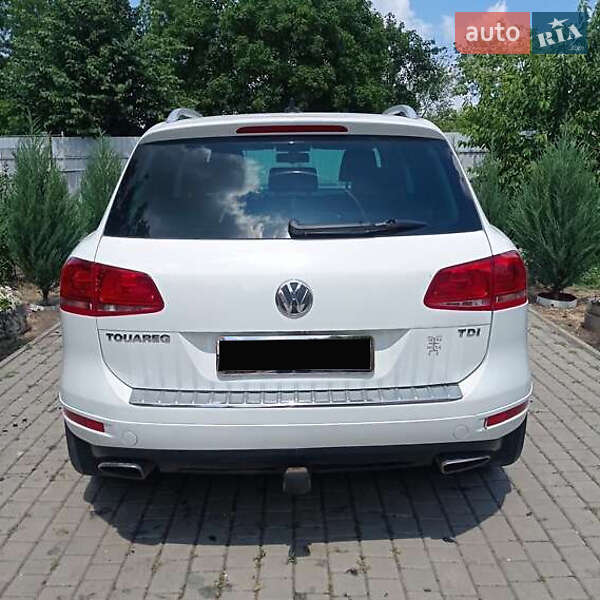 Позашляховик / Кросовер Volkswagen Touareg 2014 в Києві